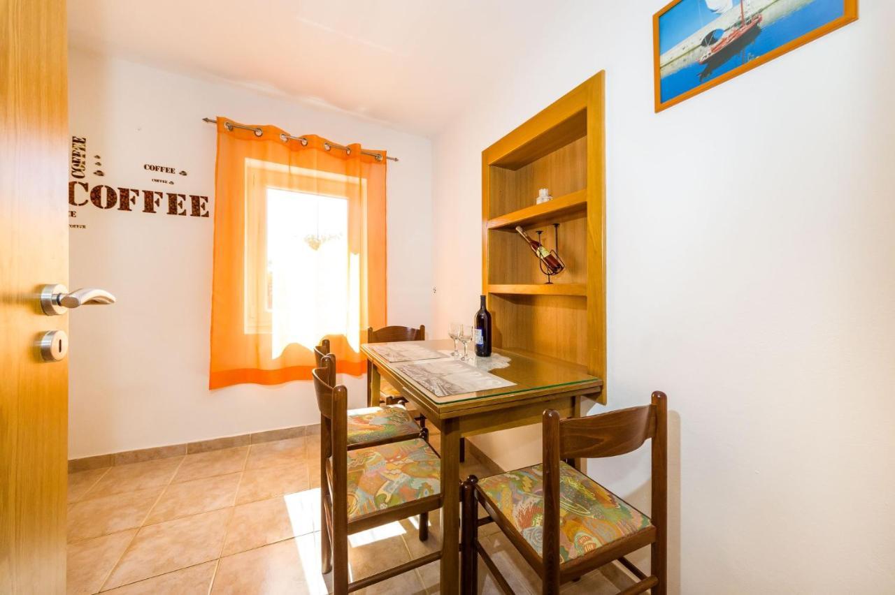 Apartments With A Parking Space Nin, Zadar - 10414 Exterior photo