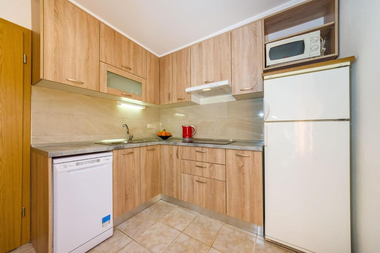 Apartments With A Parking Space Nin, Zadar - 10414 Exterior photo