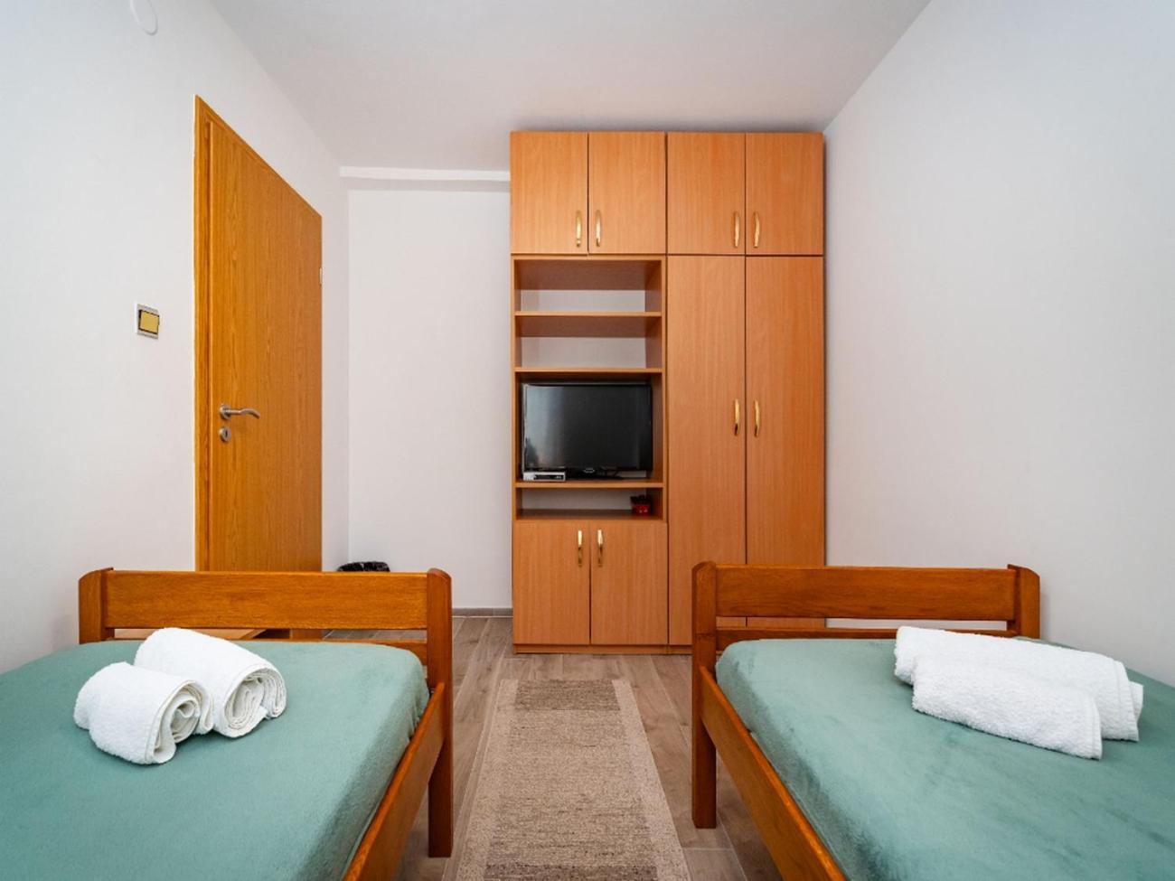 Apartments With A Parking Space Nin, Zadar - 10414 Room photo