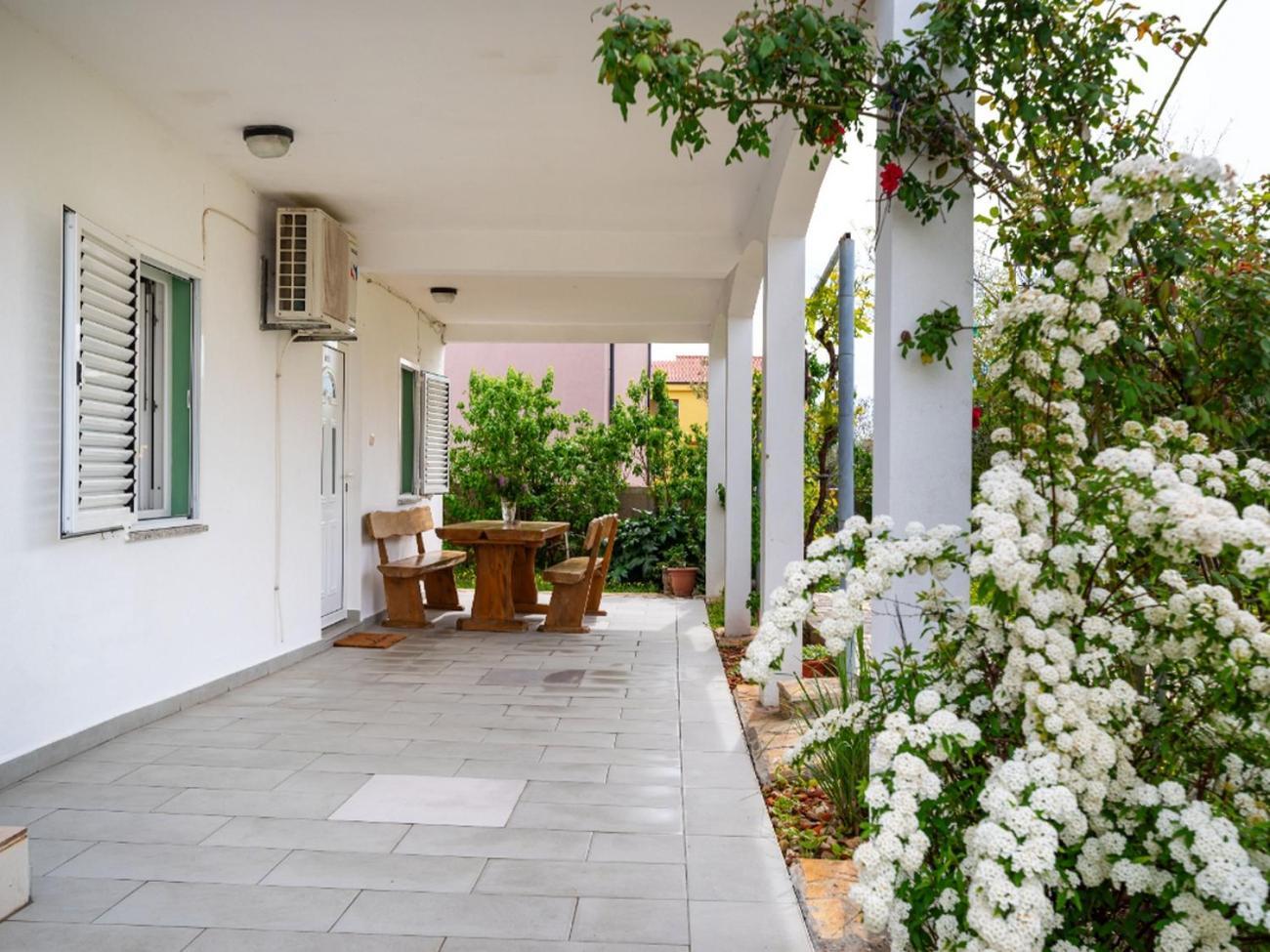 Apartments With A Parking Space Nin, Zadar - 10414 Exterior photo